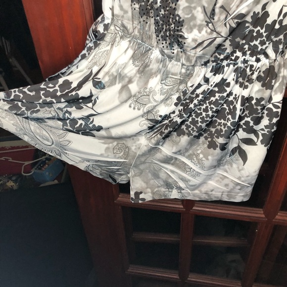 Romper - Picture 3 of 4